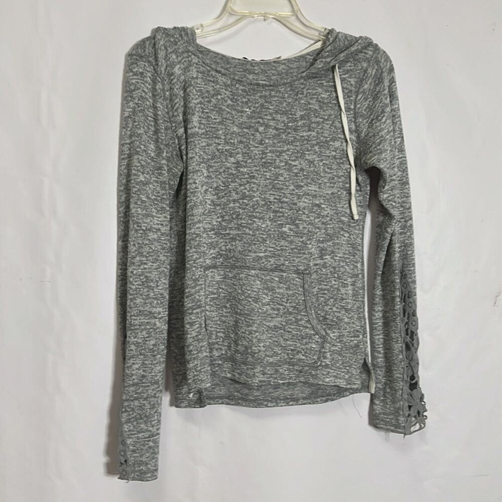 CHANCE OR‎ FATE SWEATER SIZE M